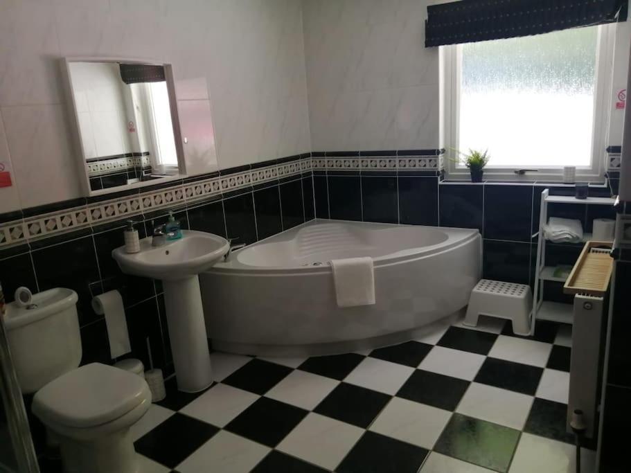 Waterside 3 Bed Cottage, Hot Tub, Sauna, Pvt Beach Arrochar Dış mekan fotoğraf